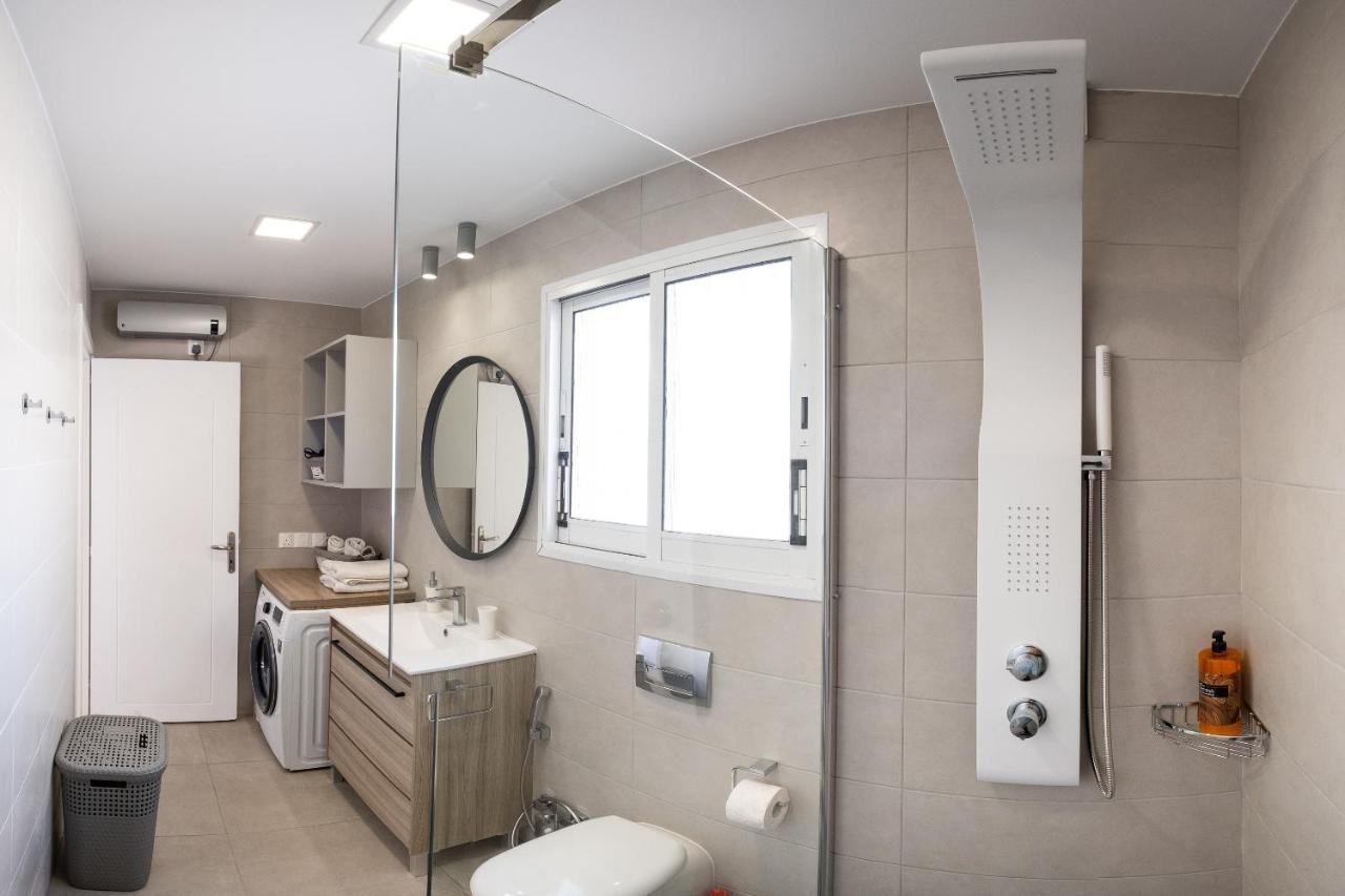 Seaview 3 Bedroom Kings Road Penthouse Paphos ภายนอก รูปภาพ