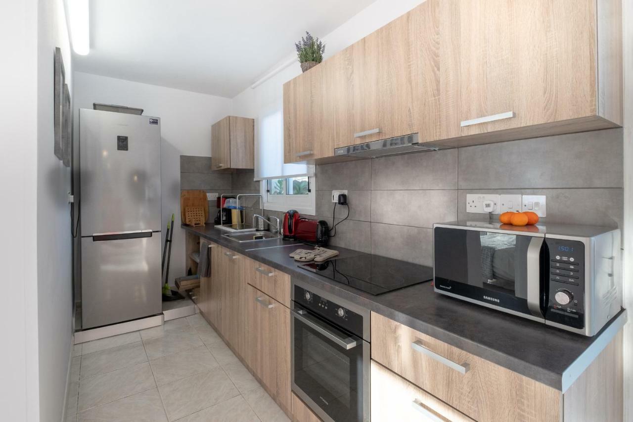 Seaview 3 Bedroom Kings Road Penthouse Paphos ภายนอก รูปภาพ